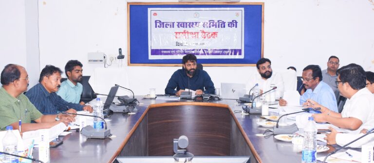 जशपुर: कलेक्टर रोहित व्यास का सख्त रुख, “काम नहीं तो वेतन नहीं” – स्वास्थ्य विभाग की समीक्षा में बड़े निर्देश….
