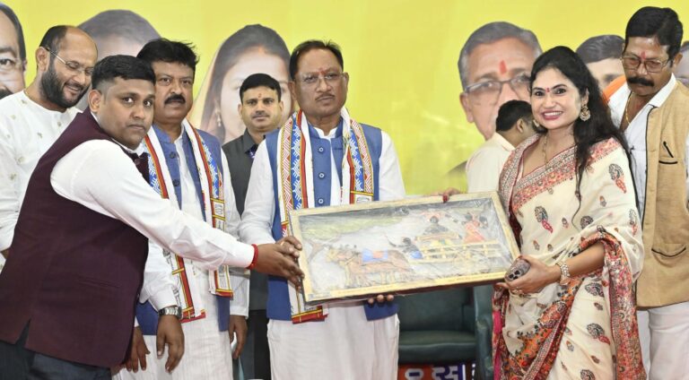 छत्तीसगढ़ के विकास में सेन समाज का महत्वपूर्ण योगदान: मुख्यमंत्री विष्णु देव साय, बालोद में सामाजिक भवन निर्माण के लिए 20 लाख रुपये की घोषणा, सेन समाज के प्रतिभा सम्मान समारोह में शामिल हुए मुख्यमंत्री…..