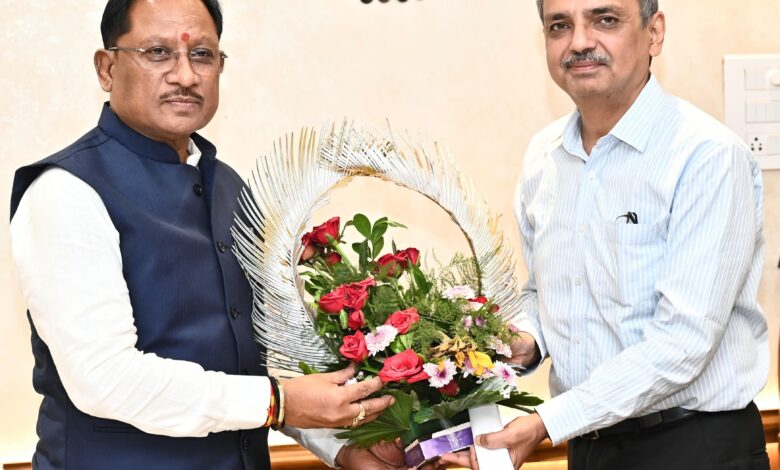मुख्यमंत्री श्री साय से भारत सरकार में भूमि संसाधन सचिव ने की सौजन्य भेंट, भू-अभिलेख सुधार, डिजिटल सर्वे और राजस्व न्यायालयों में मामलों के त्वरित निराकरण को लेकर हुई विस्तृत चर्चा….. मुख्यमंत्री श्री साय से भारत सरकार में भूमि संसाधन सचिव ने की सौजन्य भेंट, भू-अभिलेख सुधार, डिजिटल सर्वे और राजस्व न्यायालयों में मामलों के त्वरित निराकरण को लेकर हुई विस्तृत चर्चा…..