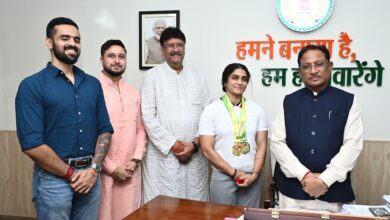 मुख्यमंत्री से एशियन अफ्रीकन पैसिफिक पावरलिफ्टिंग चैंपियनशिप की स्वर्ण पदक विजेता सुश्री नमी राय पारेख ने की मुलाकात…..