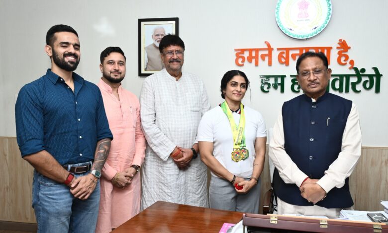 मुख्यमंत्री से एशियन अफ्रीकन पैसिफिक पावरलिफ्टिंग चैंपियनशिप की स्वर्ण पदक विजेता सुश्री नमी राय पारेख ने की मुलाकात….. मुख्यमंत्री से एशियन अफ्रीकन पैसिफिक पावरलिफ्टिंग चैंपियनशिप की स्वर्ण पदक विजेता सुश्री नमी राय पारेख ने की मुलाकात…..