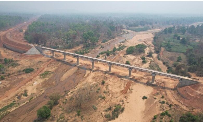 बस्तर के विकास में एक और क्रांतिकारी कदम, दल्लीराजहरा–रावघाट रेल परियोजना दिसंबर तक होगी पूरी, रेल परियोजना के 97 प्रतिशत कार्य पूर्ण