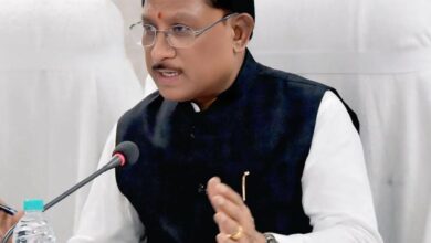 किसानों के लिए मुख्यमंत्री विष्णु देव साय की बड़ी पहल इस माह मिलेगा 60 हजार टन अतिरिक्त यूरिया चालू खरीफ सीजन में अब तक 6.39 लाख टन यूरिया वितरित, गत वर्ष इसी अवधि में हुआ था 6.17 लाख टन का वितरण…..