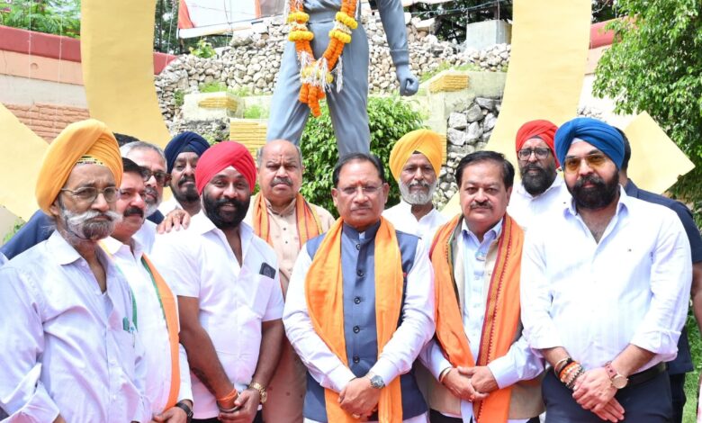मुख्यमंत्री विष्णु देव साय ने अमर शहीद भगत सिंह की प्रतिमा पर माल्यार्पण कर किया नमन….. मुख्यमंत्री विष्णु देव साय ने अमर शहीद भगत सिंह की प्रतिमा पर माल्यार्पण कर किया नमन…..