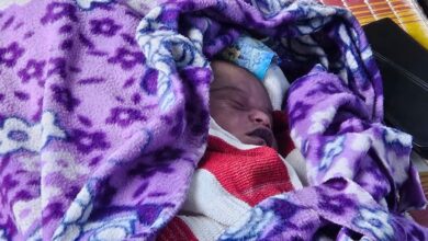 शव वाहन न मिलने पर पत्रकार पिता ने मोटरसाइकिल से लाया नवजात का शव जशपुर की स्वास्थ्य व्यवस्था पर उठे बड़े सवाल…..