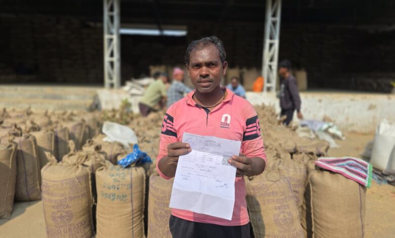 डिजिटल तकनीक से धान विक्रय हुआ आसान, किसान ज्योति प्रकाश ने घर बैठे काटा टोकन…. डिजिटल तकनीक से धान विक्रय हुआ आसान, किसान ज्योति प्रकाश ने घर बैठे काटा टोकन….