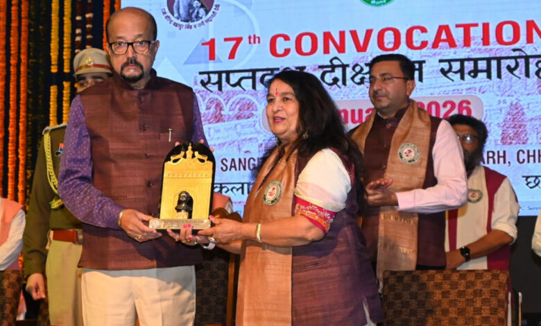 इंदिरा कला संगीत विश्वविद्यालय का दीक्षांत समारोह: राज्यपाल रमेन डेका के हाथों 5 को डी.लिट्, 64 को शोध उपाधि तथा 236 विद्यार्थियों को मिला पदक….