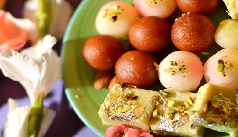 बहू को बदनाम करने की सजा, ससुरालियों ने मिठाई से लगाया ठिकाने, पुलिस ने तीनों आरोपियों को किया गिरफ्तार बहू को बदनाम करने की सजा, ससुरालियों ने मिठाई से लगाया ठिकाने, पुलिस ने तीनों आरोपियों को किया गिरफ्तार