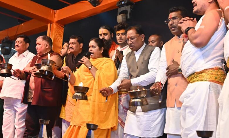 मुख्यमंत्री विष्णुदेव साय ने भगवान राजीव लोचन एवं कुलेश्वरनाथ महादेव मंदिर में की पूजा अर्चना : महानदी महाआरती में हुए शामिल, छत्तीसगढ़ की समृद्धि की प्रार्थना की मुख्यमंत्री विष्णुदेव साय ने भगवान राजीव लोचन एवं कुलेश्वरनाथ महादेव मंदिर में की पूजा अर्चना : महानदी महाआरती में हुए शामिल, छत्तीसगढ़ की समृद्धि की प्रार्थना की