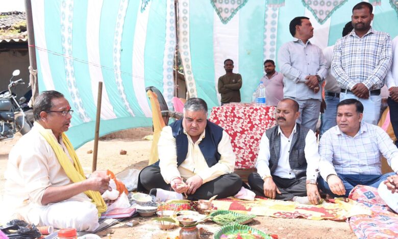 पर्यटन एवं संस्कृति मंत्री राजेश अग्रवाल ने लखनपुर क्षेत्र में 259.68 लाख रू. के विकास कार्यों का किया भूमिपूजन…. पर्यटन एवं संस्कृति मंत्री राजेश अग्रवाल ने लखनपुर क्षेत्र में 259.68 लाख रू. के विकास कार्यों का किया भूमिपूजन….