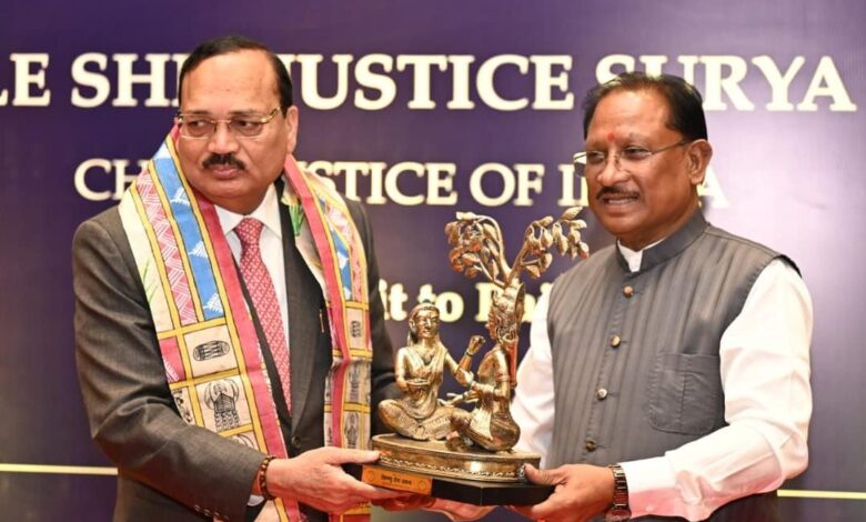 मुख्यमंत्री विष्णुदेव साय ने भारत के मुख्य न्यायाधीश न्यायमूर्ति सूर्यकांत का किया आत्मीय स्वागत…. मुख्यमंत्री विष्णुदेव साय ने भारत के मुख्य न्यायाधीश न्यायमूर्ति सूर्यकांत का किया आत्मीय स्वागत….