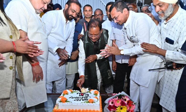 राज्य हज कमेटी एवं वक्फ बोर्ड के चेयरमेन ने दी मुख्यमंत्री को बधाई….