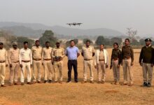 हाथी–मानव द्वंद कम करने जशपुर वनमण्डल में ड्रोन तकनीक की पहल, वन अमला एवं रैपिड रिस्पॉन्स टीम को दिया गया चरणबद्ध ड्रोन प्रशिक्षण…..