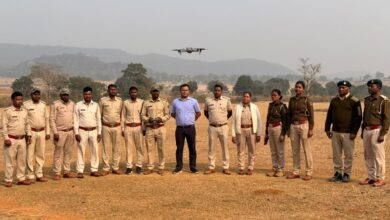 हाथी–मानव द्वंद कम करने जशपुर वनमण्डल में ड्रोन तकनीक की पहल, वन अमला एवं रैपिड रिस्पॉन्स टीम को दिया गया चरणबद्ध ड्रोन प्रशिक्षण…..