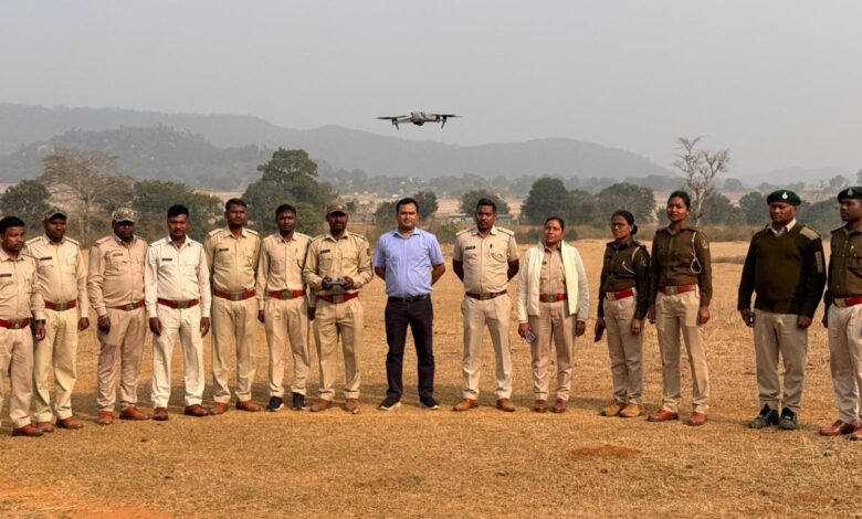 हाथी–मानव द्वंद कम करने जशपुर वनमण्डल में ड्रोन तकनीक की पहल, वन अमला एवं रैपिड रिस्पॉन्स टीम को दिया गया चरणबद्ध ड्रोन प्रशिक्षण…..