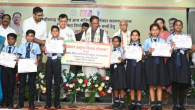 जगदलपुर के श्रमिक की बेटी डिंपल कश्यप अब संस्कार सिटी स्कूल में संवार रही अपना भविष्य….