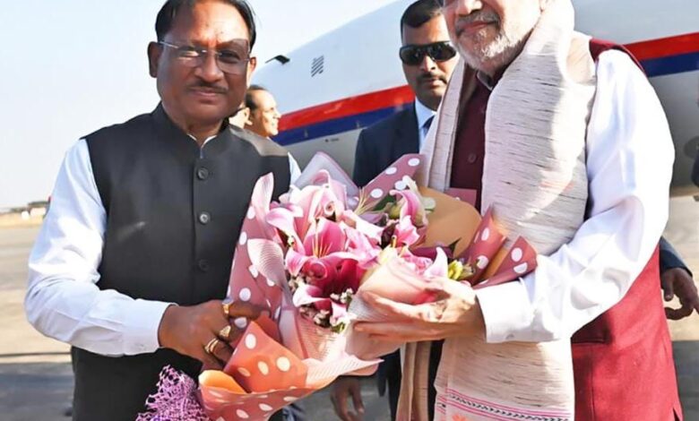 तीन दिवसीय छत्तीसगढ़ दौरे पर पहुंचे केंद्रीय गृह एवं सहकारिता मंत्री अमित शाह : मुख्यमंत्री विष्णुदेव साय ने स्वामी विवेकानंद विमानतल पर किया आत्मीय स्वागत….. तीन दिवसीय छत्तीसगढ़ दौरे पर पहुंचे केंद्रीय गृह एवं सहकारिता मंत्री अमित शाह : मुख्यमंत्री विष्णुदेव साय ने स्वामी विवेकानंद विमानतल पर किया आत्मीय स्वागत…..