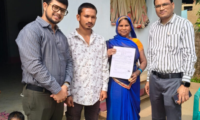 श्रम विभाग द्वारा घर पहुँच दिलाया जा रहा योजना का लाभ…..