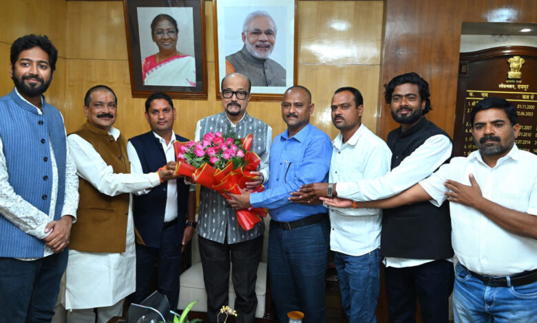 राज्यपाल रमेन डेका से अखिल भारतीय कुर्मी क्षत्रिय महासभा के प्रदेश अध्यक्ष ने भेंट की…. राज्यपाल रमेन डेका से अखिल भारतीय कुर्मी क्षत्रिय महासभा के प्रदेश अध्यक्ष ने भेंट की….