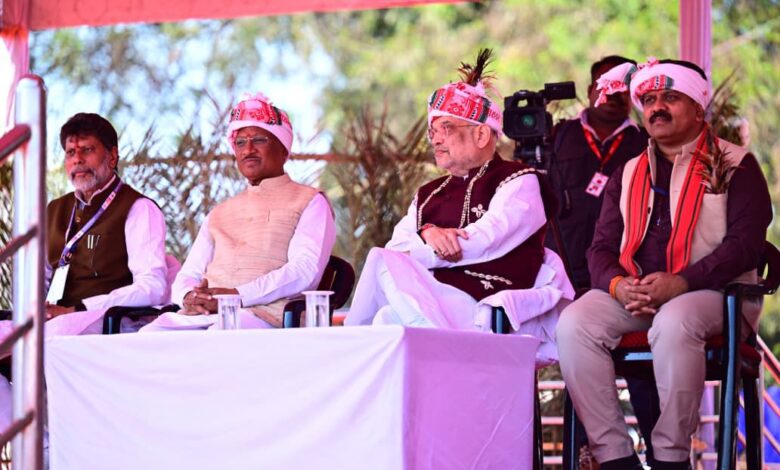 स्कूली बच्चों की प्रस्तुति से प्रभावित हुए केंद्रीय गृहमंत्री अमित शाह, ताली बजाकर बढ़ाया उत्साह…’ऐसा जादू है मेरे बस्तर में’ गीत पर बच्चों की प्रस्तुति ने बांधा समा… स्कूली बच्चों की प्रस्तुति से प्रभावित हुए केंद्रीय गृहमंत्री अमित शाह, ताली बजाकर बढ़ाया उत्साह…’ऐसा जादू है मेरे बस्तर में’ गीत पर बच्चों की प्रस्तुति ने बांधा समा…