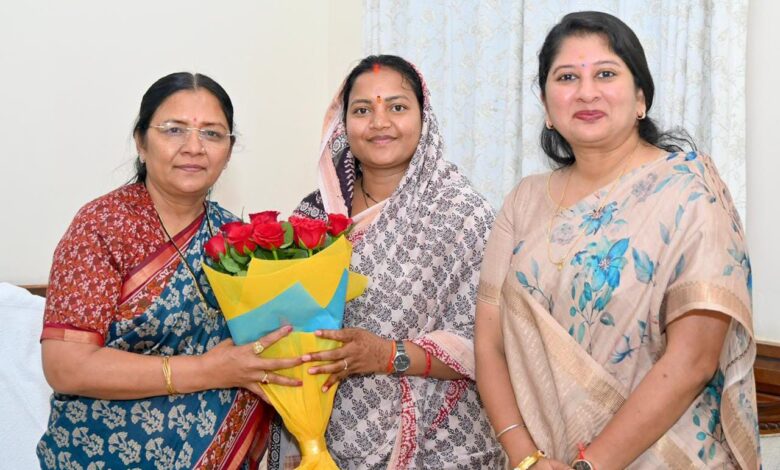 केंद्रीय महिला एवं बाल विकास राज्यमंत्री श्रीमती सावित्री ठाकुर से मंत्री श्रीमती लक्ष्मी राजवाड़े ने की सौजन्य भेंट…. केंद्रीय महिला एवं बाल विकास राज्यमंत्री श्रीमती सावित्री ठाकुर से मंत्री श्रीमती लक्ष्मी राजवाड़े ने की सौजन्य भेंट….