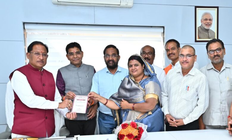 मुख्यमंत्री विष्णुदेव साय से छत्तीसगढ़ मनवा कुर्मी क्षत्रिय समाज के प्रतिनिधिमंडल ने की सौजन्य मुलाकात, 80 वॉ महा- अधिवेशन का दिया न्यौता…. मुख्यमंत्री विष्णुदेव साय से छत्तीसगढ़ मनवा कुर्मी क्षत्रिय समाज के प्रतिनिधिमंडल ने की सौजन्य मुलाकात, 80 वॉ महा- अधिवेशन का दिया न्यौता….