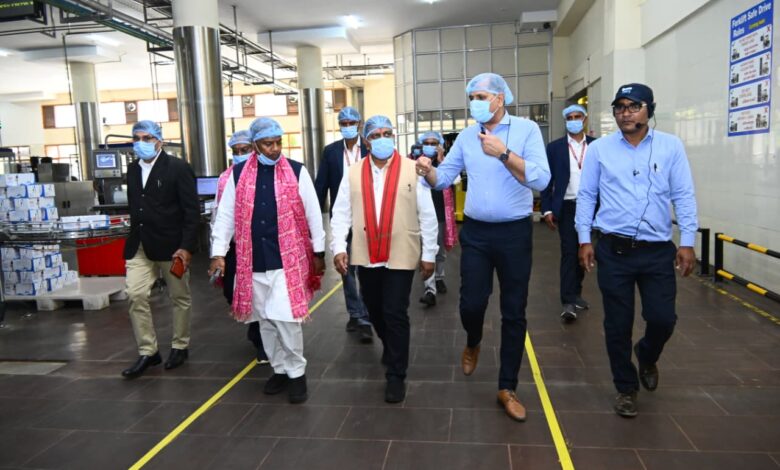 उपमुख्यमंत्री विजय शर्मा एवं वन मंत्री केदार कश्यप ने पशुपालकों एवं बिहान दीदियों के साथ किया आधुनिक डेयरियों का भ्रमण…. उपमुख्यमंत्री विजय शर्मा एवं वन मंत्री केदार कश्यप ने पशुपालकों एवं बिहान दीदियों के साथ किया आधुनिक डेयरियों का भ्रमण….