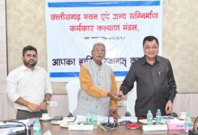 विष्णुदेव सरकार का श्रमिकों को तोहफा – श्रम मंत्री लखन लाल देवांगन और बीओसी अध्यक्ष रामप्रताप सिंह ने बटन दबाकर 9328 श्रमिकों के खाते में 18.23 करोड़ की राशि की अंतरित…. विष्णुदेव सरकार का श्रमिकों को तोहफा – श्रम मंत्री लखन लाल देवांगन और बीओसी अध्यक्ष रामप्रताप सिंह ने बटन दबाकर 9328 श्रमिकों के खाते में 18.23 करोड़ की राशि की अंतरित….