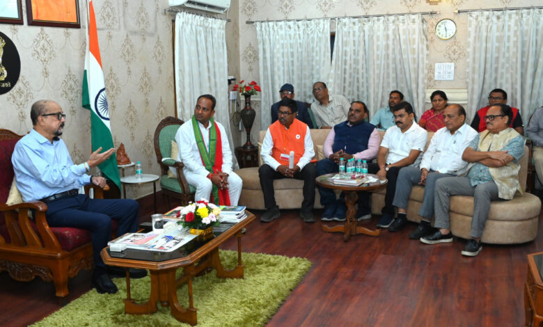 राज्यपाल रमेन डेका से छत्तीसगढ़ रेडक्रॉस सोसायटी की नवगठित प्रबंध समिति ने की सौजन्य भेंट…. राज्यपाल रमेन डेका से छत्तीसगढ़ रेडक्रॉस सोसायटी की नवगठित प्रबंध समिति ने की सौजन्य भेंट….