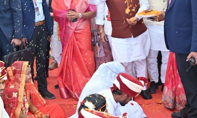 बौद्ध परंपराओं के साथ छह नवदंपत्तियों ने लिया जीवनभर साथ निभाने का संकल्प- मुख्यमंत्री कन्या विवाह में बौद्ध धर्म के जोड़ों को मिला मुख्यमंत्री विष्णु देव साय का आशीर्वाद…..