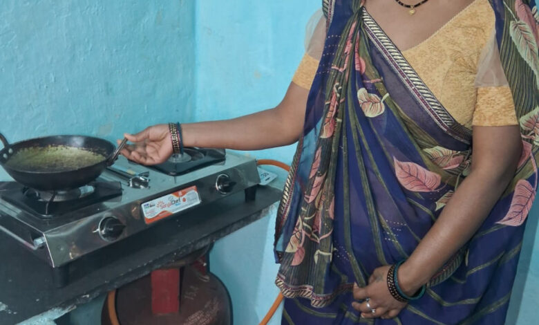 प्रधानमंत्री उज्ज्वला योजना: धुएँ से मिली मुक्ति, समय की हो रही बचत….