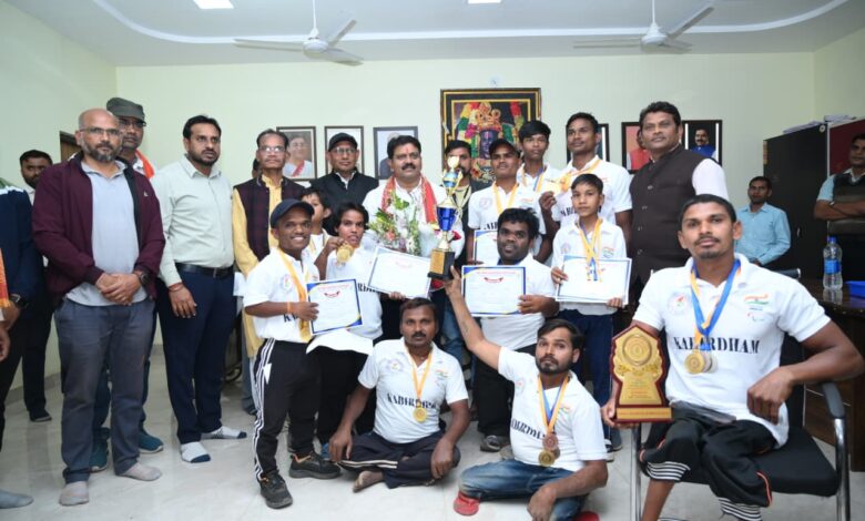 उप मुख्यमंत्री विजय शर्मा से उत्कृष्ट प्रदर्शन करने वाले खिलाड़ियों ने की सौजन्य मुलाकात: राज्यस्तरीय पैरा एथलेटिक्स प्रतियोगिता में कबीरधाम जिला के खिलाड़ियों का रहा दबदबा…..