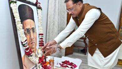 वीर सावरकर की पुण्यतिथि पर मुख्यमंत्री विष्णुदेव साय ने अर्पित की श्रद्धांजलि….