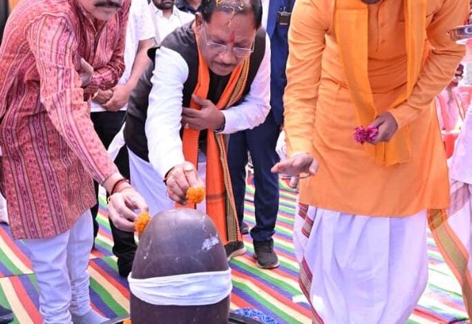 नीलकंठेश्वर महादेव मंदिर के प्राण-प्रतिष्ठा समारोह में मुख्यमंत्री विष्णु देव साय हुए शामिल…