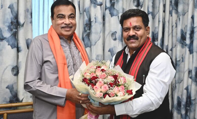 केंद्रीय परिवहन मंत्री नितिन गडकरी से मिले उपमुख्यमंत्री विजय शर्मा, कवर्धा बायपास और NH-30 के धवईपानी से सिमगा सेक्शन को 4-लेन करने का किया आग्रह, मंत्री ने दिया शीघ्र स्वीकृति का आश्वासन…. केंद्रीय परिवहन मंत्री नितिन गडकरी से मिले उपमुख्यमंत्री विजय शर्मा, कवर्धा बायपास और NH-30 के धवईपानी से सिमगा सेक्शन को 4-लेन करने का किया आग्रह, मंत्री ने दिया शीघ्र स्वीकृति का आश्वासन….