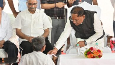 संवेदनशील नेतृत्व की मिसाल: मुख्यमंत्री विष्णु देव साय ने दिव्यांग चंदूलाल की सुनी पुकार, मिनटों में मिला समाधान…. संवेदनशील नेतृत्व की मिसाल: मुख्यमंत्री विष्णु देव साय ने दिव्यांग चंदूलाल की सुनी पुकार, मिनटों में मिला समाधान….