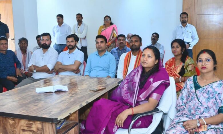 मंत्री श्रीमती लक्ष्मी राजवाड़े ने सुनी ‘मन की बात’, प्रधानमंत्री नरेंद्र मोदी के विचारों को बताया प्रेरणादायी…. मंत्री श्रीमती लक्ष्मी राजवाड़े ने सुनी ‘मन की बात’, प्रधानमंत्री नरेंद्र मोदी के विचारों को बताया प्रेरणादायी….