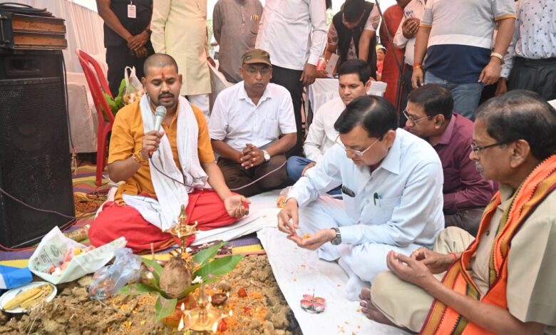 उद्योग मंत्री लखन लाल देवांगन ने चंदपुरिहा कंसोधन वैश्य गुप्ता समाज को सामुदायिक भवन की दी सौगात…. उद्योग मंत्री लखन लाल देवांगन ने चंदपुरिहा कंसोधन वैश्य गुप्ता समाज को सामुदायिक भवन की दी सौगात….