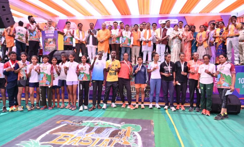 बस्तर हेरिटेज मैराथन 2026 : 9,800 से अधिक धावकों के साथ रचा इतिहास, वैश्विक मंच पर चमका बस्तर….