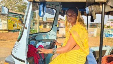 ई-रिक्शा चलाकर आत्मनिर्भर बनीं शशि देवी कंवर – महिला सशक्तिकरण की प्रेरक कहानी….