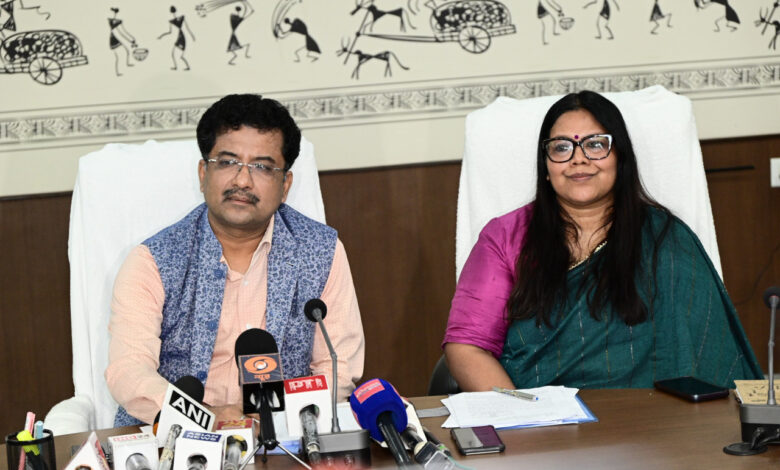 नवा रायपुर में परम्परा से पहचान तक ‘आदि परब-2026’ का भव्य आयोजन: राज्य के चिन्हांकित 43 जनजातियों और उपजातियों की संस्कृति, परिधान और चित्रकला का प्रदर्शन….