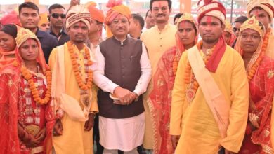 बेटियों के सम्मान का संकल्प: 240 नवविवाहित जोड़ों को मुख्यमंत्री ने दिया सुखद दांपत्य जीवन का आशीर्वाद…. बेटियों के सम्मान का संकल्प: 240 नवविवाहित जोड़ों को मुख्यमंत्री ने दिया सुखद दांपत्य जीवन का आशीर्वाद….