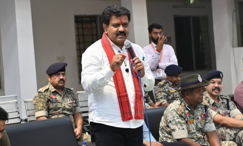 उपमुख्यमंत्री विजय शर्मा ने पुनर्वास केंद्र दंतेवाड़ा में युवाओं से की मुलाकात….