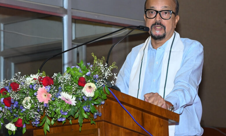 अपनी भावनाओं, दुख और खुशी को व्यक्त करने का सबसे सरल और सशक्त माध्यम हमारी मातृभाषा होती है- रमेन डेका….