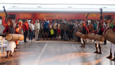 खेलो इंडिया ट्रायबल गेम्स : केरल की एथलेटिक्स टीम पहुंची जगदलपुर, पारंपरिक लोकनृत्य से हुआ भव्य स्वागत…. खेलो इंडिया ट्रायबल गेम्स : केरल की एथलेटिक्स टीम पहुंची जगदलपुर, पारंपरिक लोकनृत्य से हुआ भव्य स्वागत….