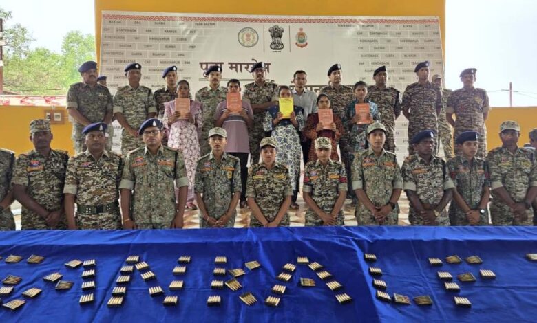 दंतेवाड़ा में 5 माओवादियों ने किया आत्मसमर्पण : पूना मारगेम से बदली जिंदगी….