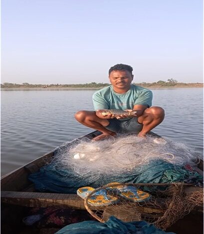 स्वतंत्रता संग्राम सेनानी मछुआ सहकारी समिति के सदस्यों को मिला आजीविका का सहारा, 96 हेक्टेयर जलक्षेत्र में मछली पालन से कमा रहे 01 लाख 50 हजार रूपए…..