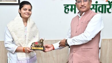 यूपीएससी सिविल सेवा परीक्षा में 35वीं रैंक प्राप्त करने वाली सुश्री वैभवी अग्रवाल को मुख्यमंत्री ने दी बधाई… यूपीएससी सिविल सेवा परीक्षा में 35वीं रैंक प्राप्त करने वाली सुश्री वैभवी अग्रवाल को मुख्यमंत्री ने दी बधाई…