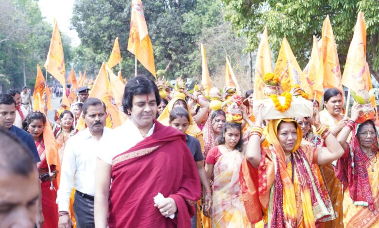 मुख्यमंत्री विष्णुदेव साय के विधानसभा कुनकुरी में भक्ति की बयार: भव्य कलश यात्रा के साथ राम कथा महोत्सव का हुआ शुभारंभ, 15 हजार श्रद्धालुओं की मौजूदगी में गूंजा रामनाम, नगर हुआ भक्तिमय….. मुख्यमंत्री विष्णुदेव साय के विधानसभा कुनकुरी में भक्ति की बयार: भव्य कलश यात्रा के साथ राम कथा महोत्सव का हुआ शुभारंभ, 15 हजार श्रद्धालुओं की मौजूदगी में गूंजा रामनाम, नगर हुआ भक्तिमय…..