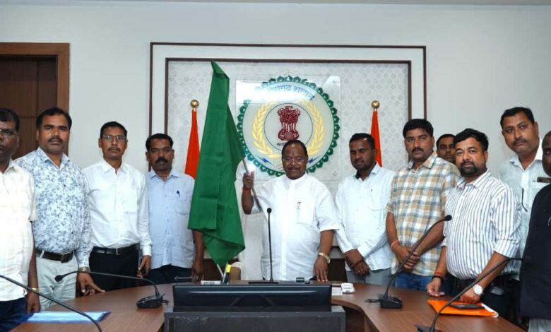 मंत्री नेताम ने बलरामपुर जिले के लिए वर्चुअल रूप से 9 नई एम्बुलेंस को दिखाई हरी झंडी…